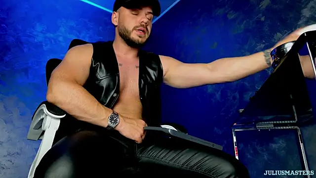 juliusmasters online show from 05.04.26