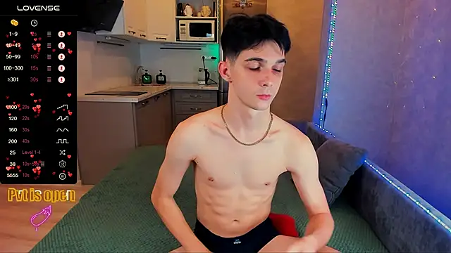 Aaron Boom online show from 10.31.25