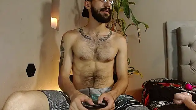 Snapshot of Mr_WhiteCock chatting on 12.17.24 Mr WhiteCock online show from 12.17.24