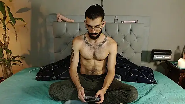 Snapshot of Mr_WhiteCock chatting on 12.24.24 Mr WhiteCock online show from 12.24.24