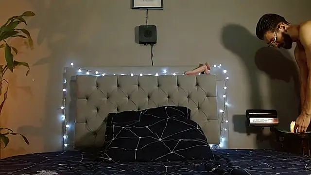 Snapshot of Mr_WhiteCock chatting on 01.11.25 Mr WhiteCock online show from 01.11.25