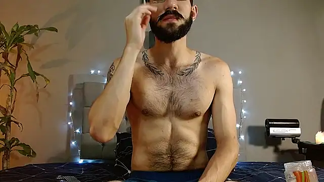 Snapshot of Mr_WhiteCock chatting on 01.12.25 Mr WhiteCock online show from 01.12.25