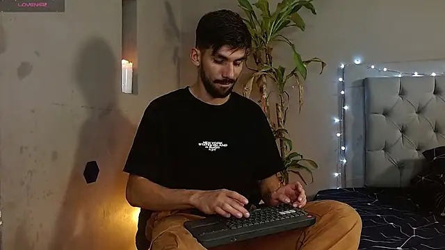 Snapshot of Mr_WhiteCock chatting on 02.17.25 Mr WhiteCock online show from 02.17.25