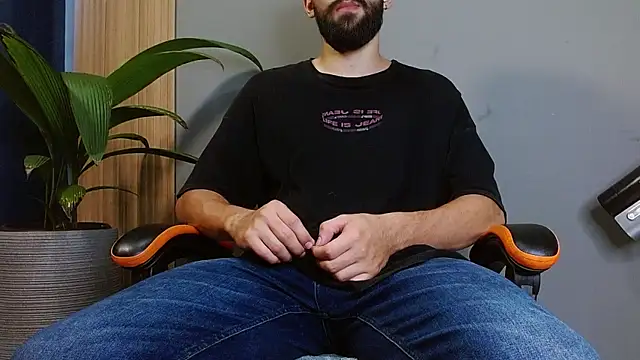 Snapshot of Mr_WhiteCock chatting on 09.08.25 Mr WhiteCock online show from 09.08.25