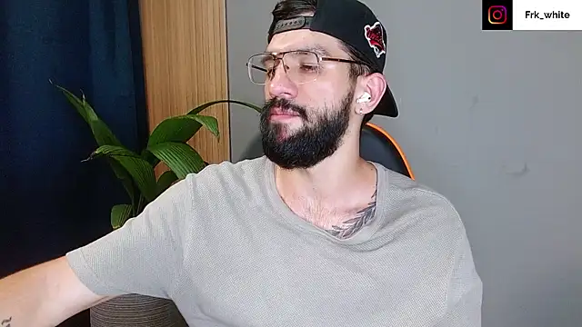 Snapshot of Mr_WhiteCock chatting on 09.10.25 Mr WhiteCock online show from 09.10.25