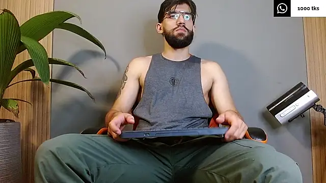 Snapshot of Mr_WhiteCock chatting on 09.13.25 Mr WhiteCock online show from 09.13.25