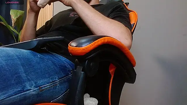 Snapshot of Mr_WhiteCock chatting on 10.22.25 Mr WhiteCock online show from 10.22.25