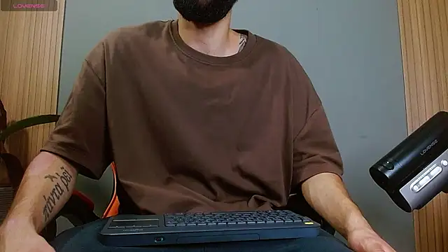 Snapshot of Mr_WhiteCock chatting on 10.24.25 Mr WhiteCock online show from 10.24.25