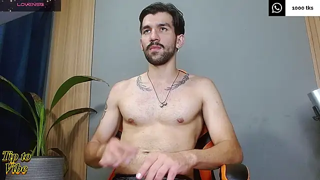 Snapshot of Mr_WhiteCock chatting on 12.16.25 Mr WhiteCock online show from 12.16.25