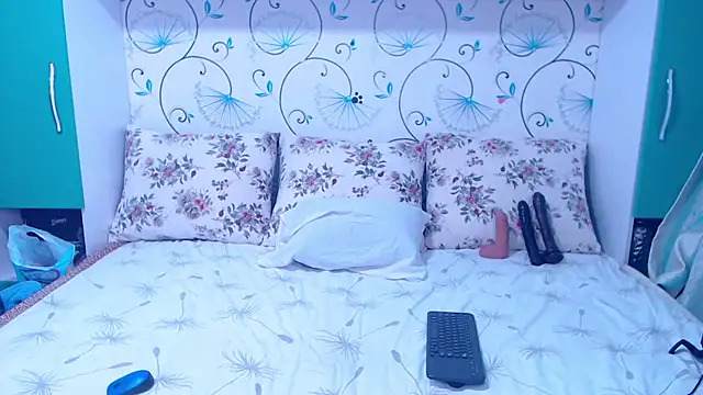 Snapshot of demiemorre chatting on 10.30.25 demiemorre online show from 10.30.25