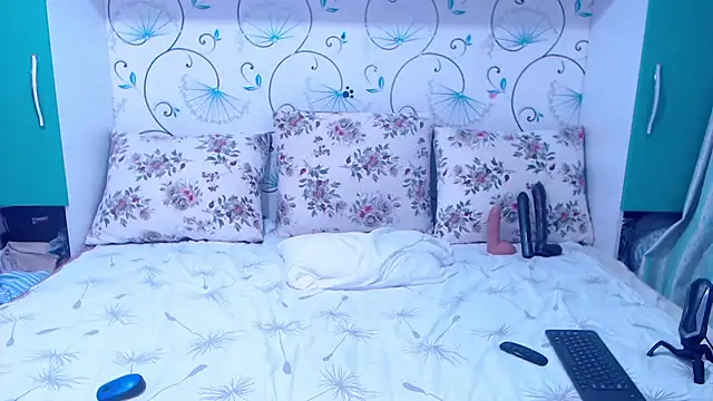 Snapshot of demiemorre chatting on 11.17.25 demiemorre online show from 11.17.25