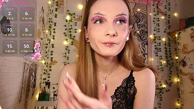 Snapshot of summerhazeee chatting on 12.21.25 summerhazeee online show from 12.21.25