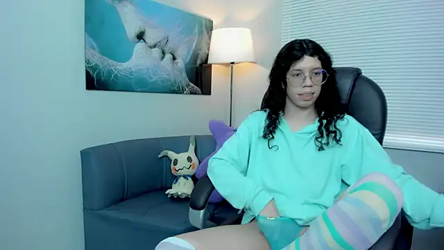 Snapshot of Angel_Dust18 chatting on 11.21.25 Angel Dust18 online show from 11.21.25