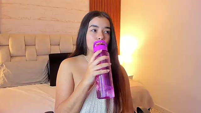 Snapshot of SophiaWylde chatting on 02.05.25 SophiaWylde online show from 02.05.25