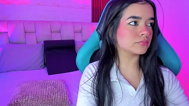 Snapshot of SophiaWylde chatting on 09.26.25 SophiaWylde online show from 09.26.25