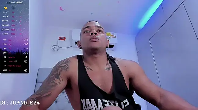 Snapshot of juande_24 chatting on 03.18.25 juande 24 online show from 03.18.25