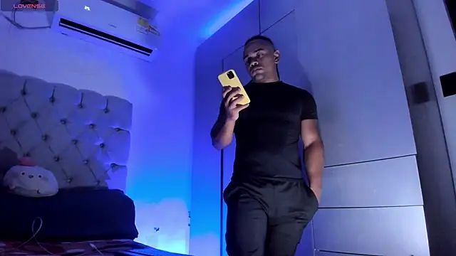 Snapshot of juande_24 chatting on 10.18.25 juande 24 online show from 10.18.25