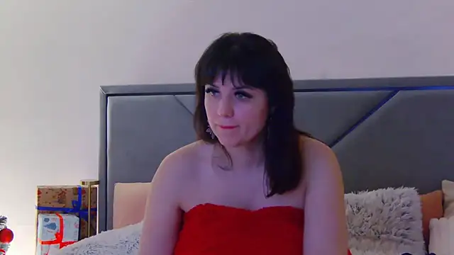 BellaHillss online show from 01.12.25