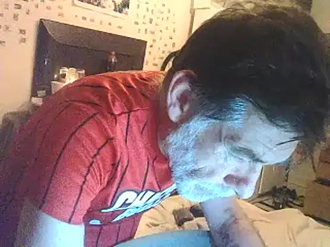 Snapshot of DaddyQuimHot chatting on 02.14.25 DaddyQuimHot online show from 02.14.25