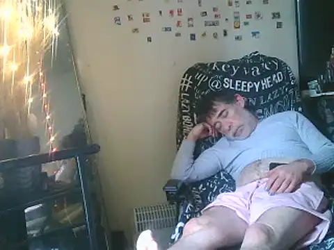 Snapshot of DaddyQuimHot chatting on 02.16.25 DaddyQuimHot online show from 02.16.25