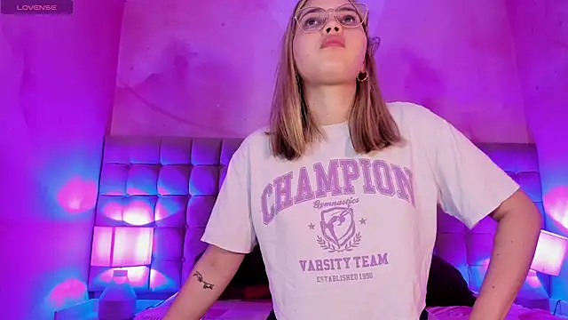 Snapshot of Ary1_ chatting on 02.12.25 Ary1 online show from 02.12.25