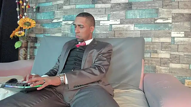 Snapshot of Paolo_johnson chatting on 10.01.25 Paolo johnson online show from 10.01.25