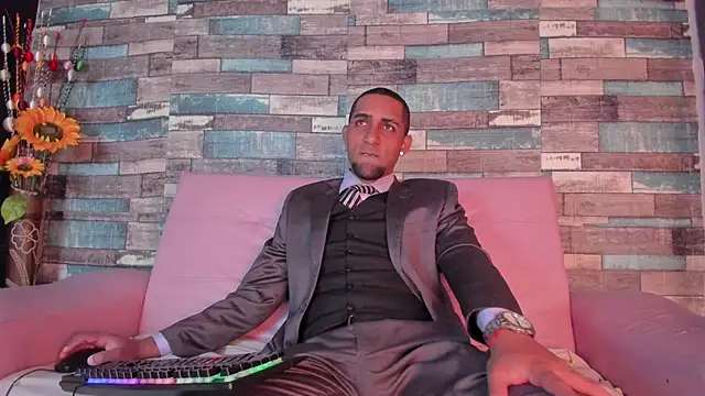 Snapshot of Paolo_johnson chatting on 10.08.25 Paolo johnson online show from 10.08.25