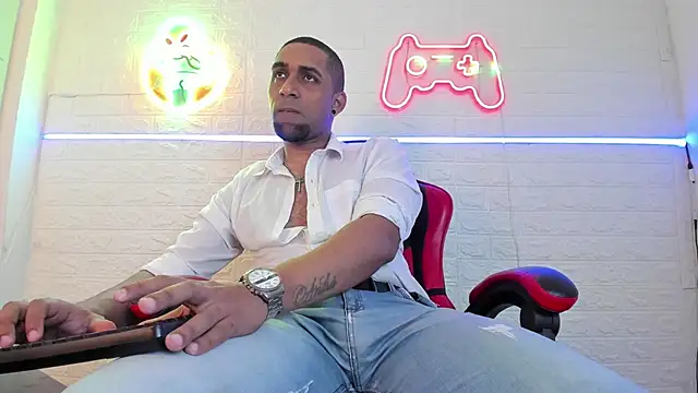 Snapshot of Paolo_johnson chatting on 12.01.25 Paolo johnson online show from 12.01.25