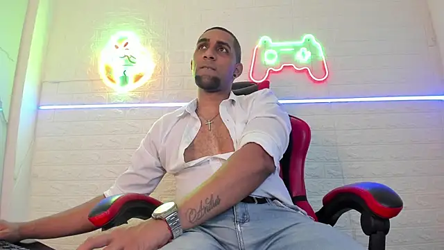 Snapshot of Paolo_johnson chatting on 12.01.25 Paolo johnson online show from 12.01.25