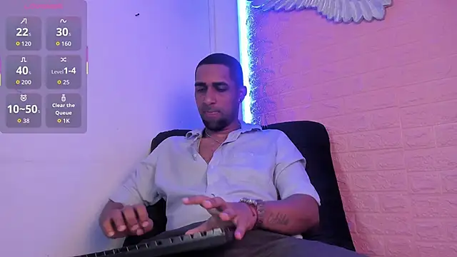 Snapshot of Paolo_johnson chatting on 12.04.25 Paolo johnson online show from 12.04.25