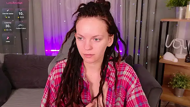 Snapshot of CoreyJane chatting on 09.18.25 CoreyJane online show from 09.18.25