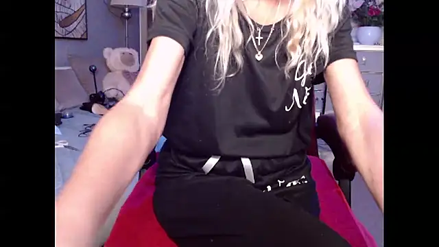 Snapshot of HornyMilf_555 chatting on 10.01.25 HornyMilf 555 online show from 10.01.25