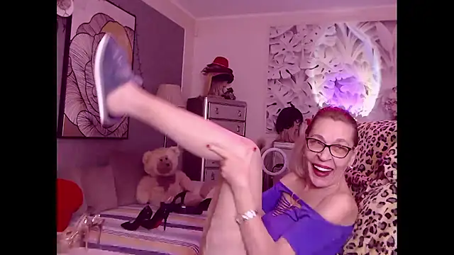 Snapshot of HornyMilf_555 chatting on 01.09.26 HornyMilf 555 online show from 01.09.26