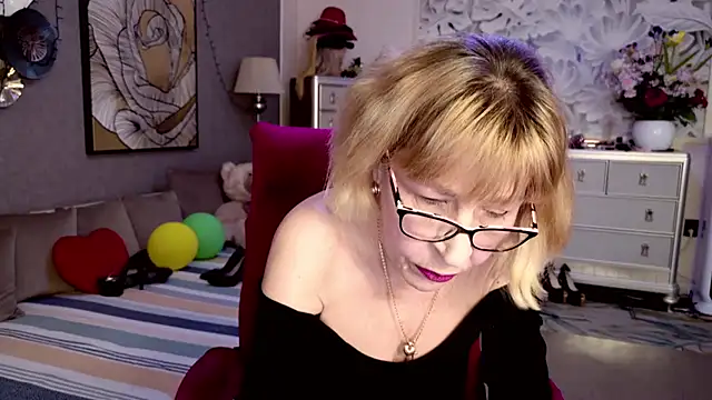 Snapshot of HornyMilf_555 chatting on 04.04.26 HornyMilf 555 online show from 04.04.26