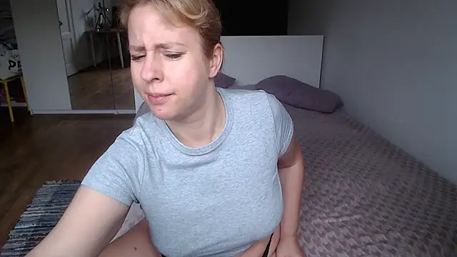 Snapshot of MariaValentine chatting on 11.23.25 MariaValentine online show from 11.23.25