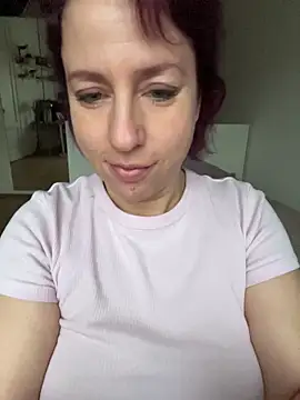 Snapshot of MariaValentine chatting on 12.01.25 MariaValentine online show from 12.01.25