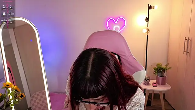 Snapshot of violet_ch chatting on 06.16.26 violet ch online show from 06.16.26