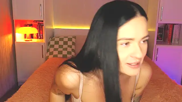 Leaaaaaaaaa online show from 02.20.25