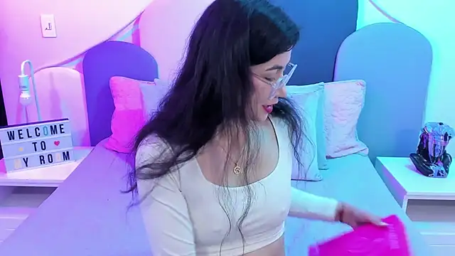 SophieGomez22 online show from 02.15.25