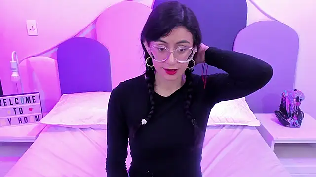 SophieGomez22 online show from 02.20.25