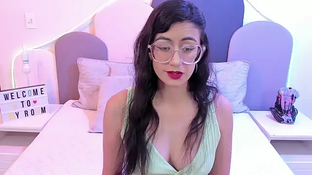 SophieGomez22 online show from 03.17.25