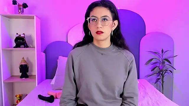 SophieGomez22 online show from 10.26.25