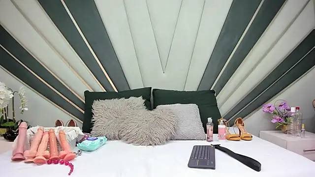 Snapshot of kathy-steven chatting on 09.25.25 kathy-steven online show from 09.25.25