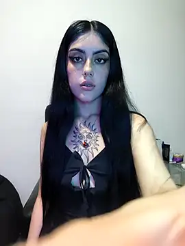 Snapshot of Mazikeen-- chatting on 10.11.25 Mazikeen-- online show from 10.11.25