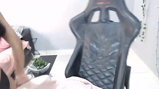 Livia Diaz online show from 11.28.25