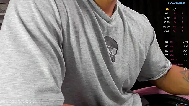 Snapshot of Couple_muscle1 chatting on 01.13.25 Couple muscle1 online show from 01.13.25