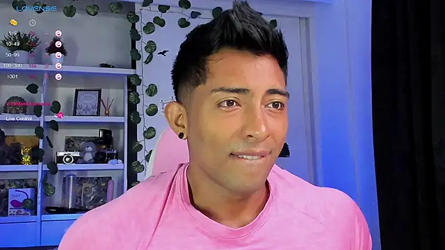 Snapshot of Couple_muscle1 chatting on 01.19.25 Couple muscle1 online show from 01.19.25