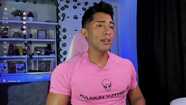 Snapshot of Couple_muscle1 chatting on 01.19.25 Couple muscle1 online show from 01.19.25