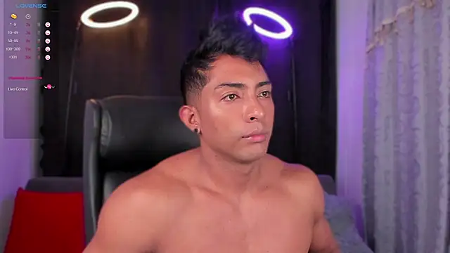 Snapshot of Couple_muscle1 chatting on 02.11.25 Couple muscle1 online show from 02.11.25