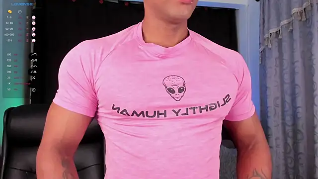 Snapshot of Couple_muscle1 chatting on 02.19.25 Couple muscle1 online show from 02.19.25